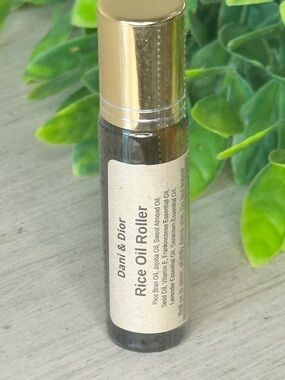 Rice Oil Roller – For natural skin hydration